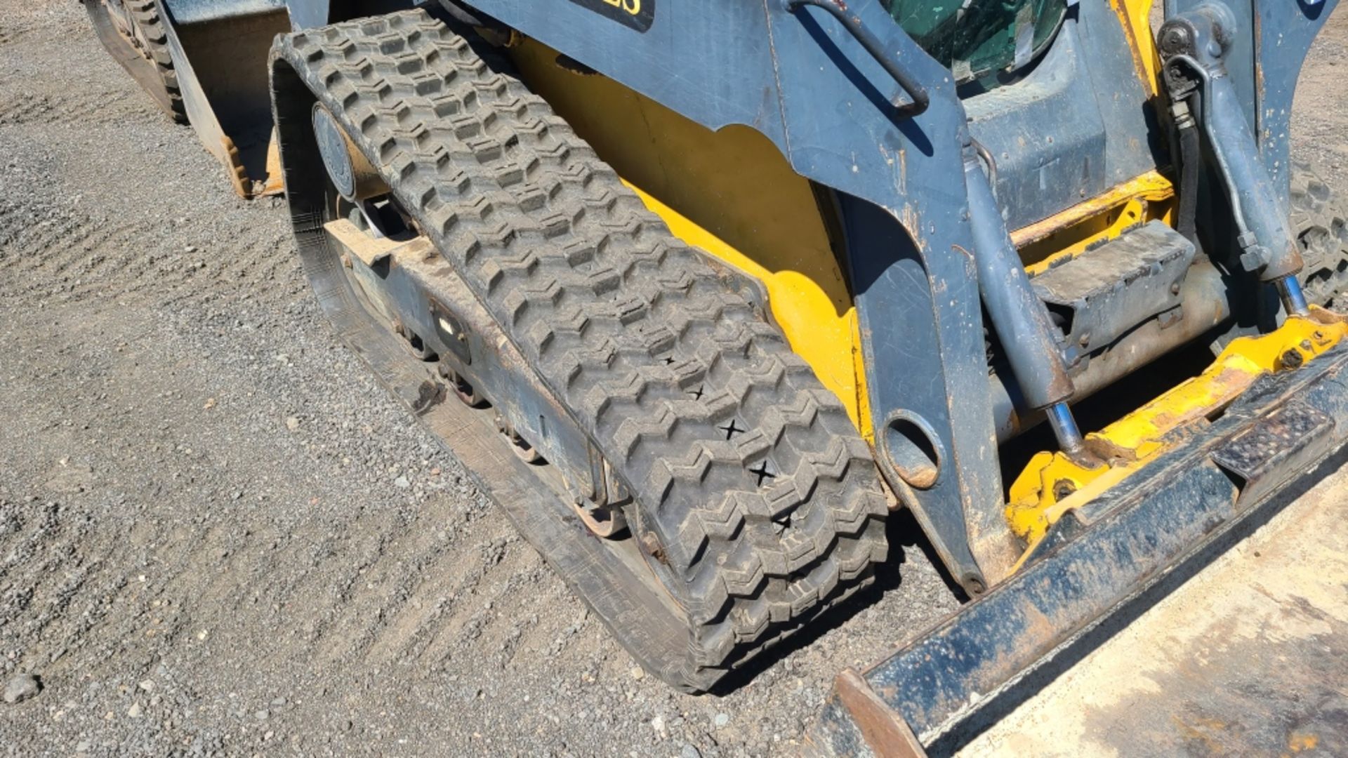 2011 John Deere 323d Skidsteer - Image 6 of 10