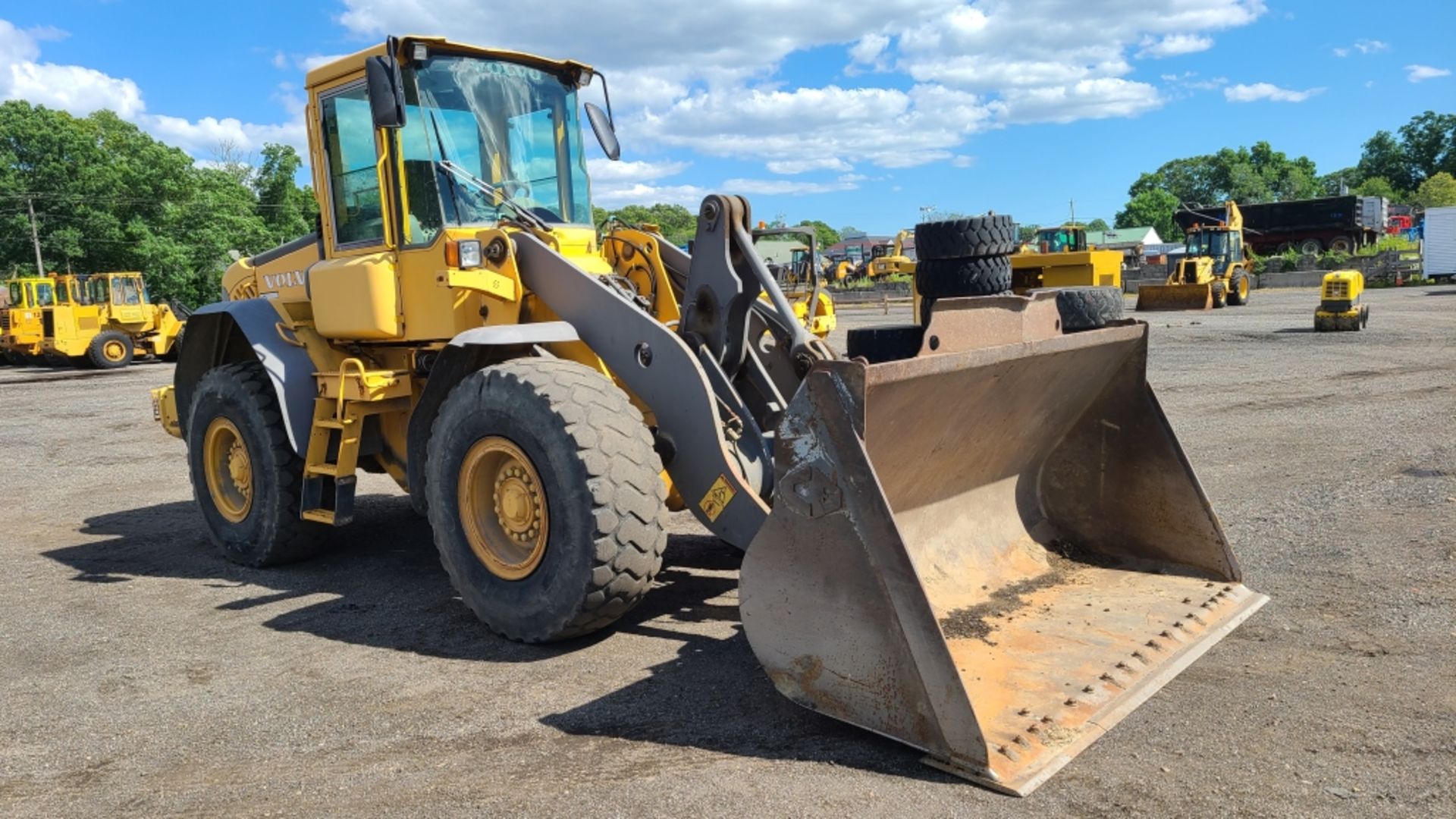 2004 Volvo L70e Wheel Loader - Image 4 of 10