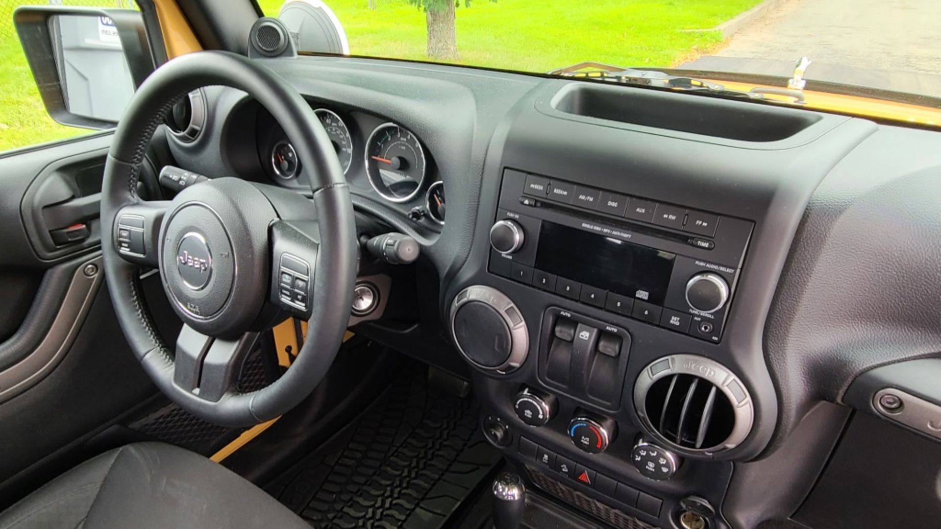 2013 Jeep Wrangler - Image 11 of 12