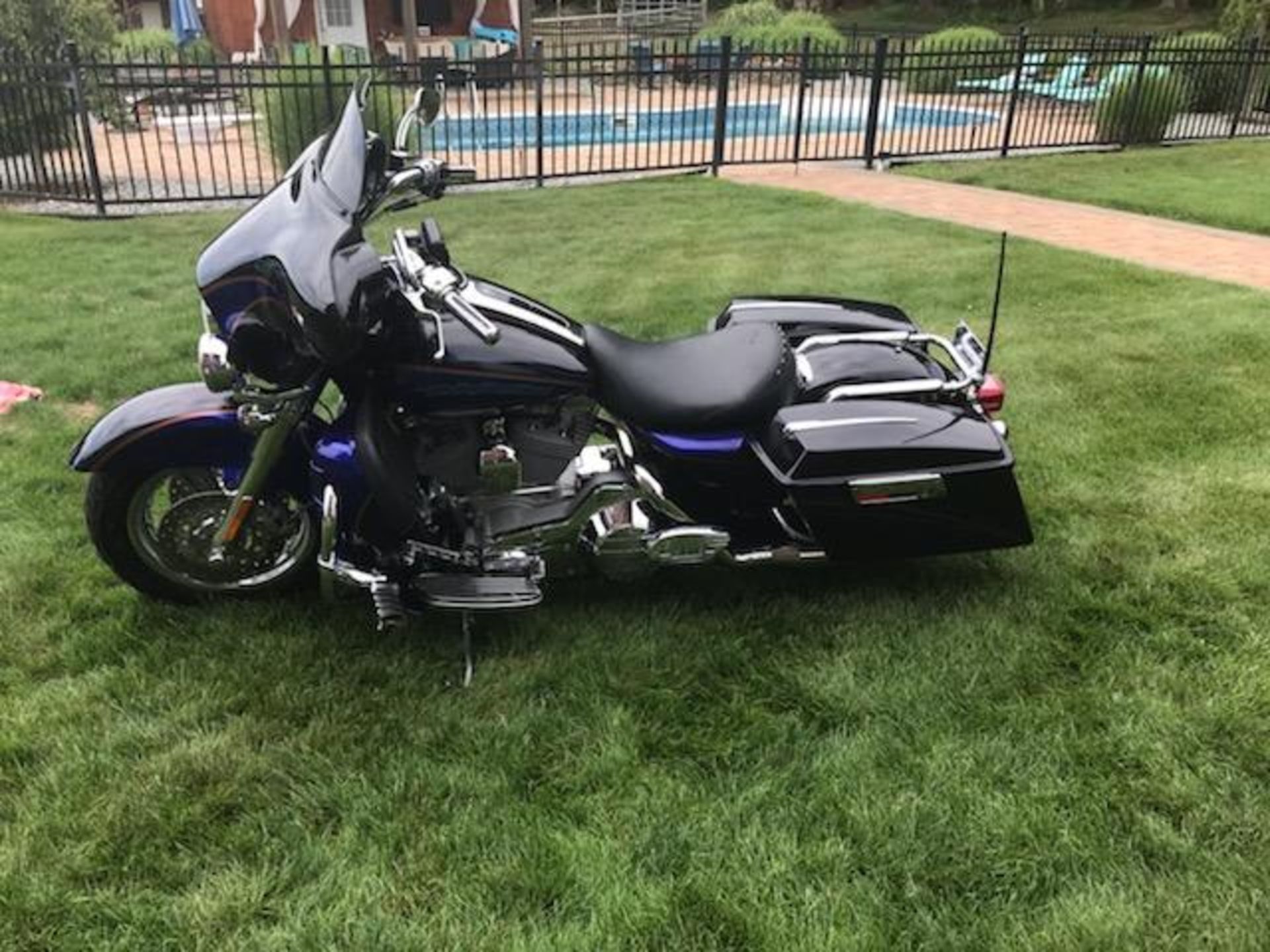 2004 Harley Davidson Cvo Street Glide - Image 2 of 4