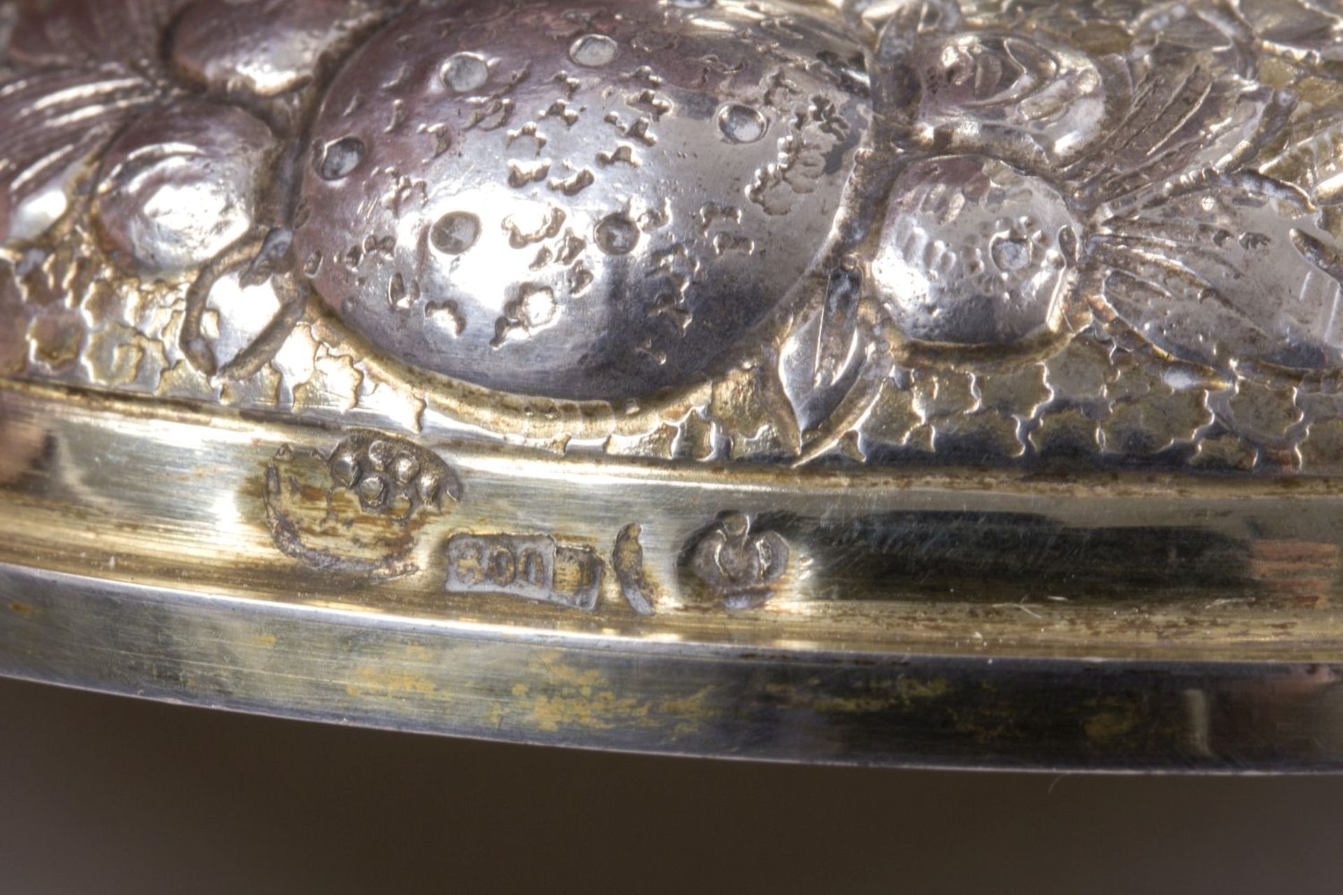 Vier Pokalbecher Silber 800, innen vergoldet. Versch. Formen und Dekore. Tlw. Gravurinschrift - Bild 5 aus 5