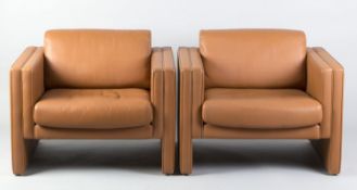 Ein Paar Sessel Walter Knoll Rundum gepolstert. Lederbezug. Hersteller Walter Knoll. SH. 43 c