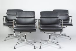 Satz von 4 Armlehnstühlen Eames Lobby Chair EA 208 Verchromtes Aluminiumgestell, vierstrahli