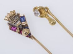 Zwei Krawattennadeln Gelbgold 750 (geprüft). In Form eines Wappens unter Krone bzw. Vogelkla