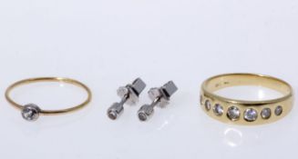Zwei Brillant-Ringe und 1 Paar -Ohrstecker Gelbgold und Weißgold 585. Ausgefasst mit kleinen
