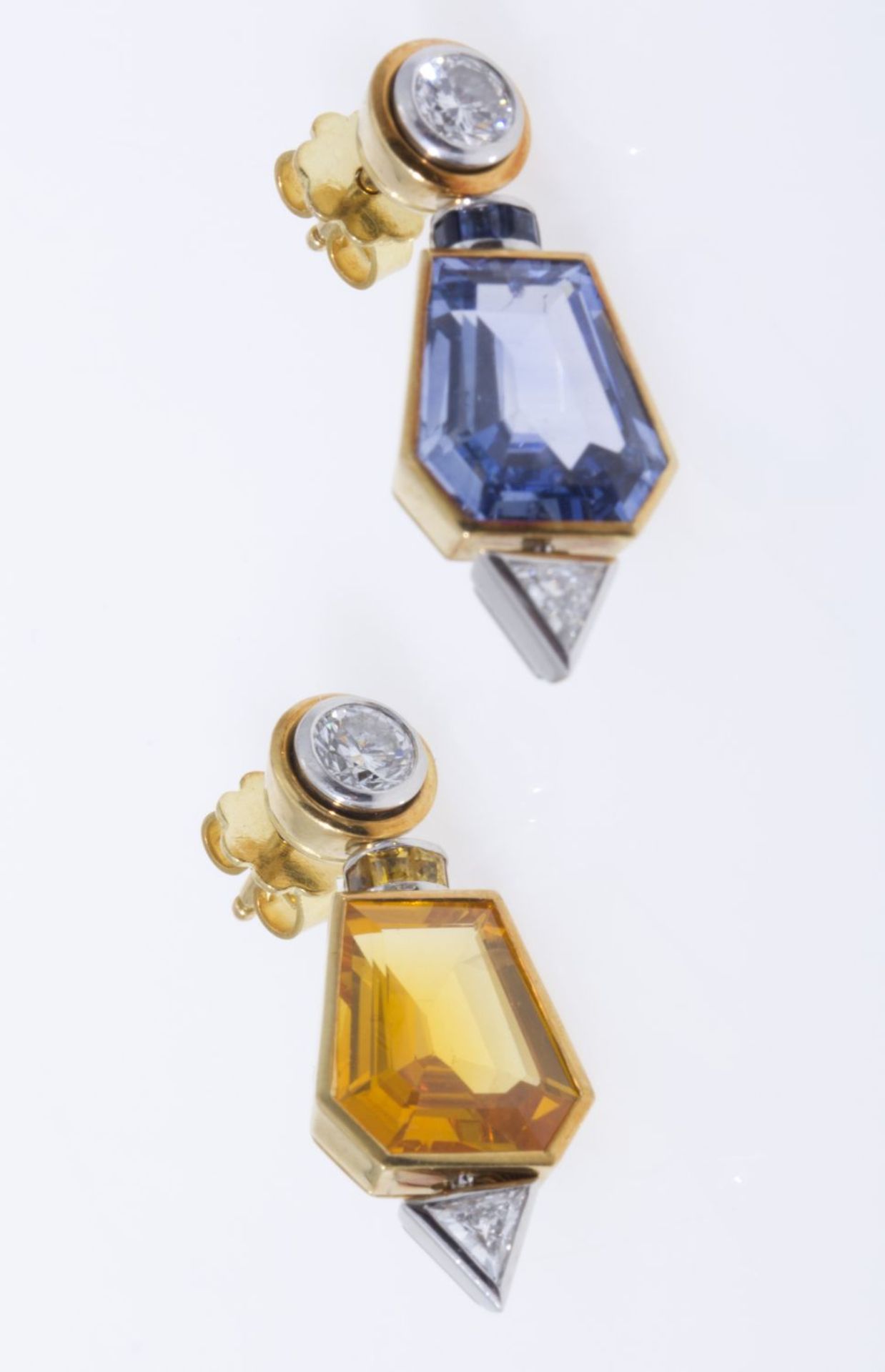 Ein Paar feine Ohrgehänge von Hemmerle Gelbgold 750 und Platin. Ausgefasst mit je 1 Brill. ca. 0,20 - Image 2 of 11