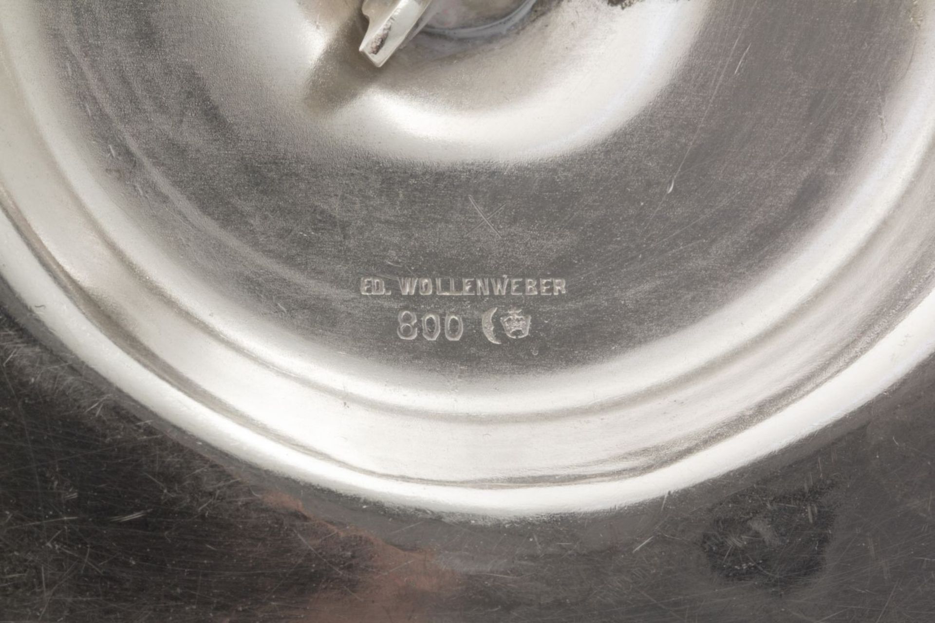 Sauciere auf Presentoir Silber 800, innen vergoldet. Passiger profilierter Rand. Firmensignet. Ed. W - Image 2 of 2