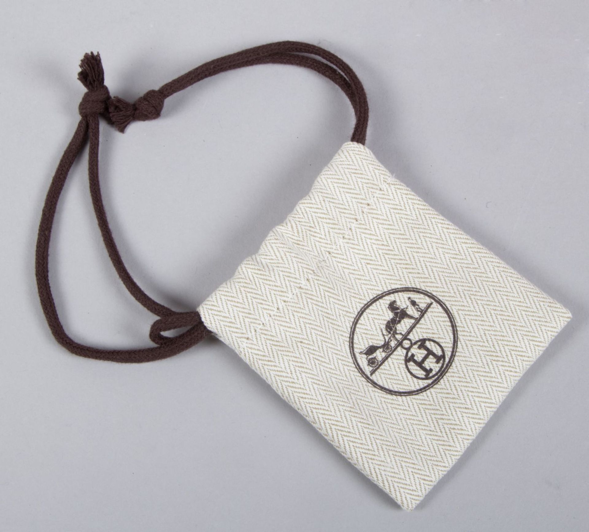 Hermès ''Birkin Bag 35'' Kalbsleder in Fuchsia mit weißer Naht. Beschläge mit Palladiumauflage. Trap - Bild 9 aus 10