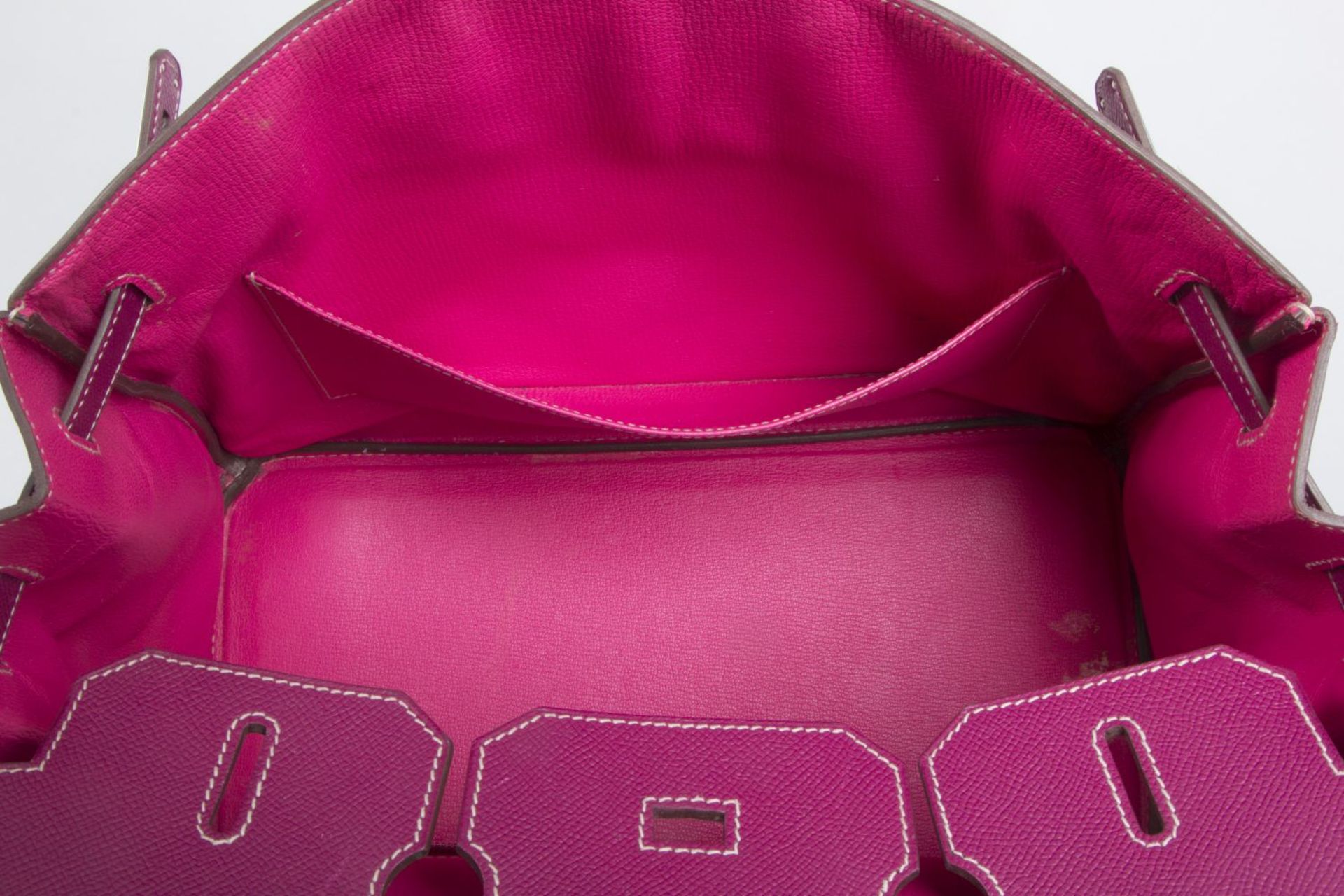 Hermès ''Birkin Bag 35'' Kalbsleder in Fuchsia mit weißer Naht. Beschläge mit Palladiumauflage. Trap - Bild 6 aus 10