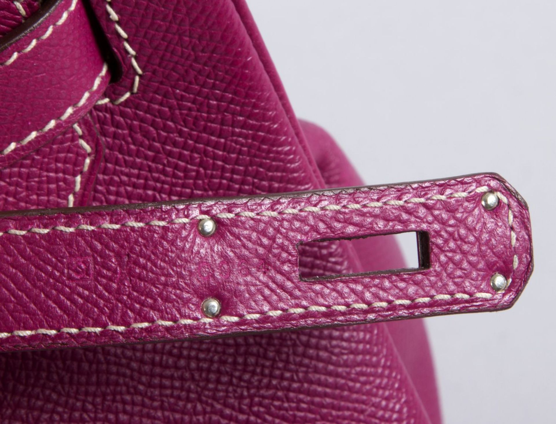 Hermès ''Birkin Bag 35'' Kalbsleder in Fuchsia mit weißer Naht. Beschläge mit Palladiumauflage. Trap - Bild 3 aus 10