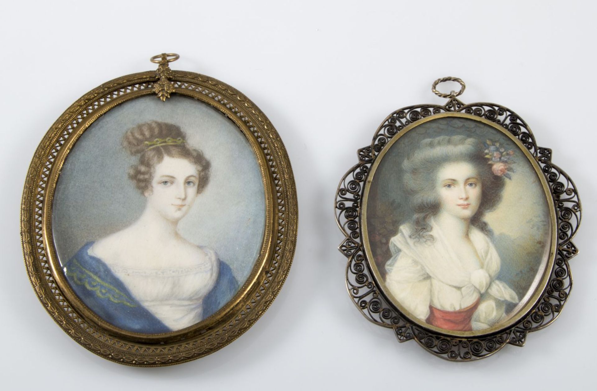 Deutsch, um 1800 Damenportraits. 2 Miniaturmalereien. Bis 9 x 7,5 cm.