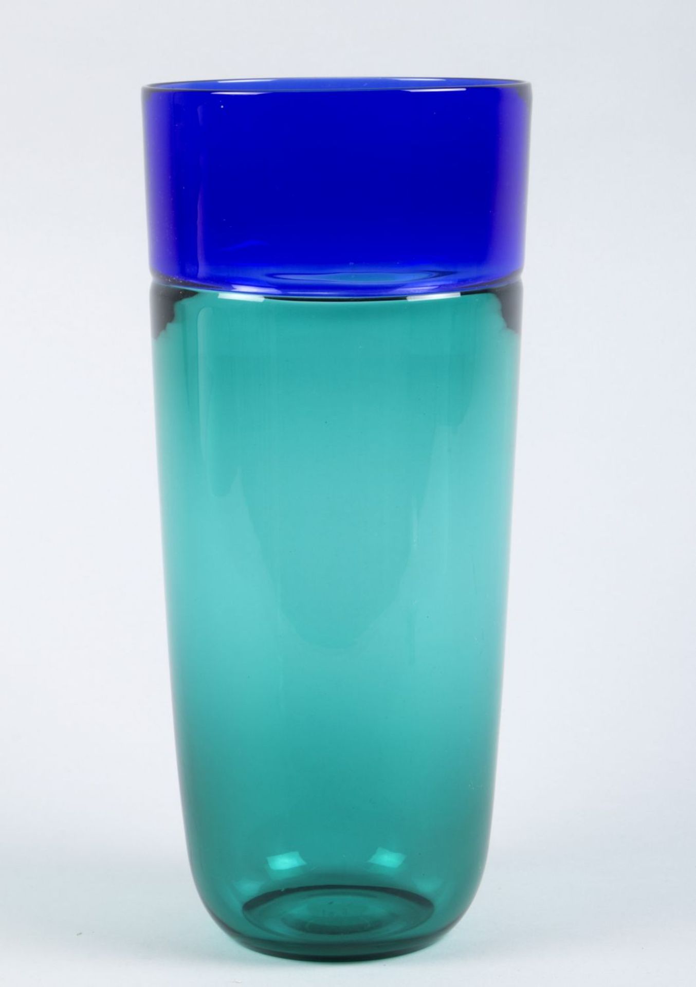 Murano-Vase ''incalmo'' Kobaltblaues und flaschengrünes Glas. Am Boden bez. ''Gambaro & Poggi Murano
