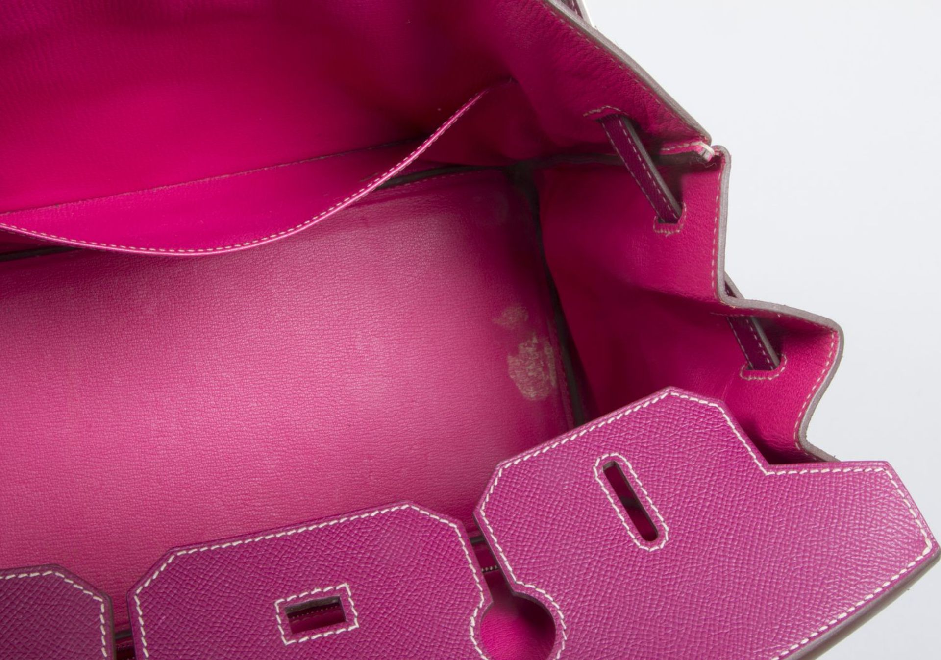 Hermès ''Birkin Bag 35'' Kalbsleder in Fuchsia mit weißer Naht. Beschläge mit Palladiumauflage. Trap - Bild 7 aus 10