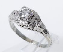 Solitär-Diamant-Ring Weißgold 585 (geprüft). Floral durchbrochener Ringkopf ausgefasst mit Altschlif