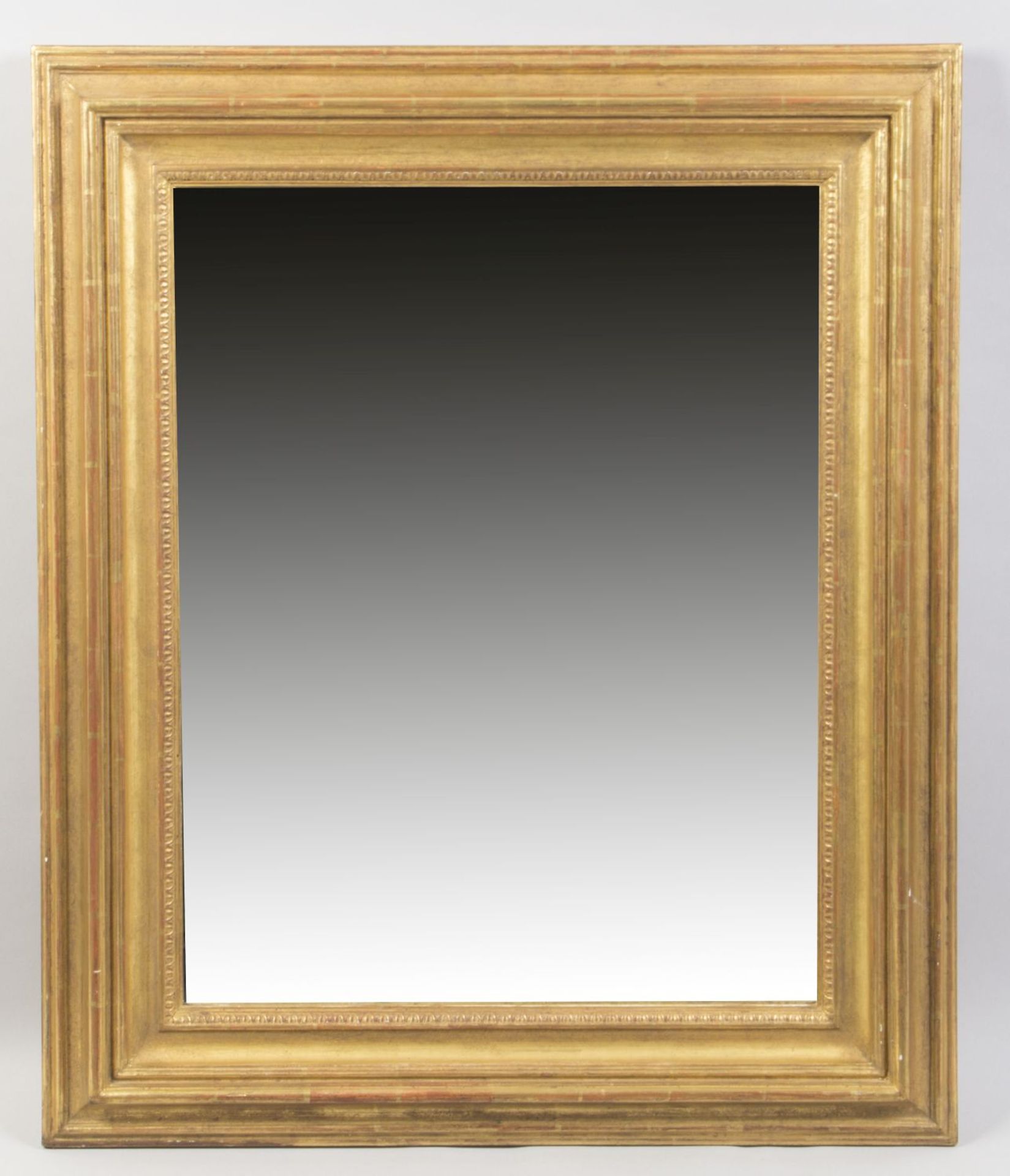 Zwei Wandspiegel Profilierte Holzrahmen. Goldfassung. 92 x 78 cm bzw. 90 x 75 cm. 1 Ex. besch. - Bild 2 aus 3