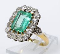 Smaragd-Diamant-Ring Gelbgold und Weißgold 750 (geprüft). Ringkopf ausgefasst mit Smaragd ca. 9,69 x