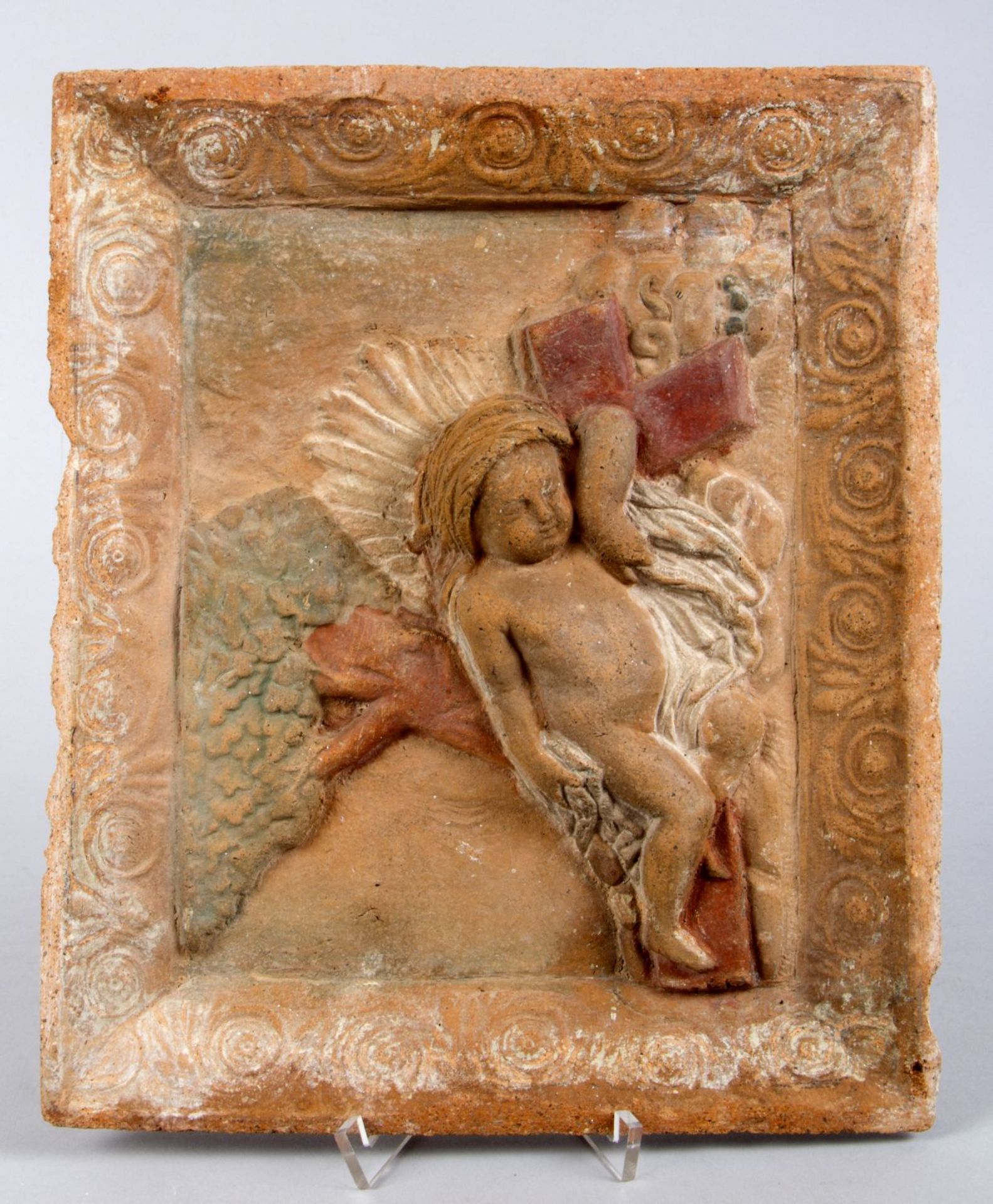 Reliefbild Terracotta. Farbfassung. Schlafende Heiligenfigur auf Kreuz. Wohl Italien, 19. Jh. 4 x 28