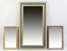 Drei Wandspiegel Holzrahmen. Farb- und Goldfassung. 1 Ex. mit facettierter Glasscheibe. Bis 100 x 59