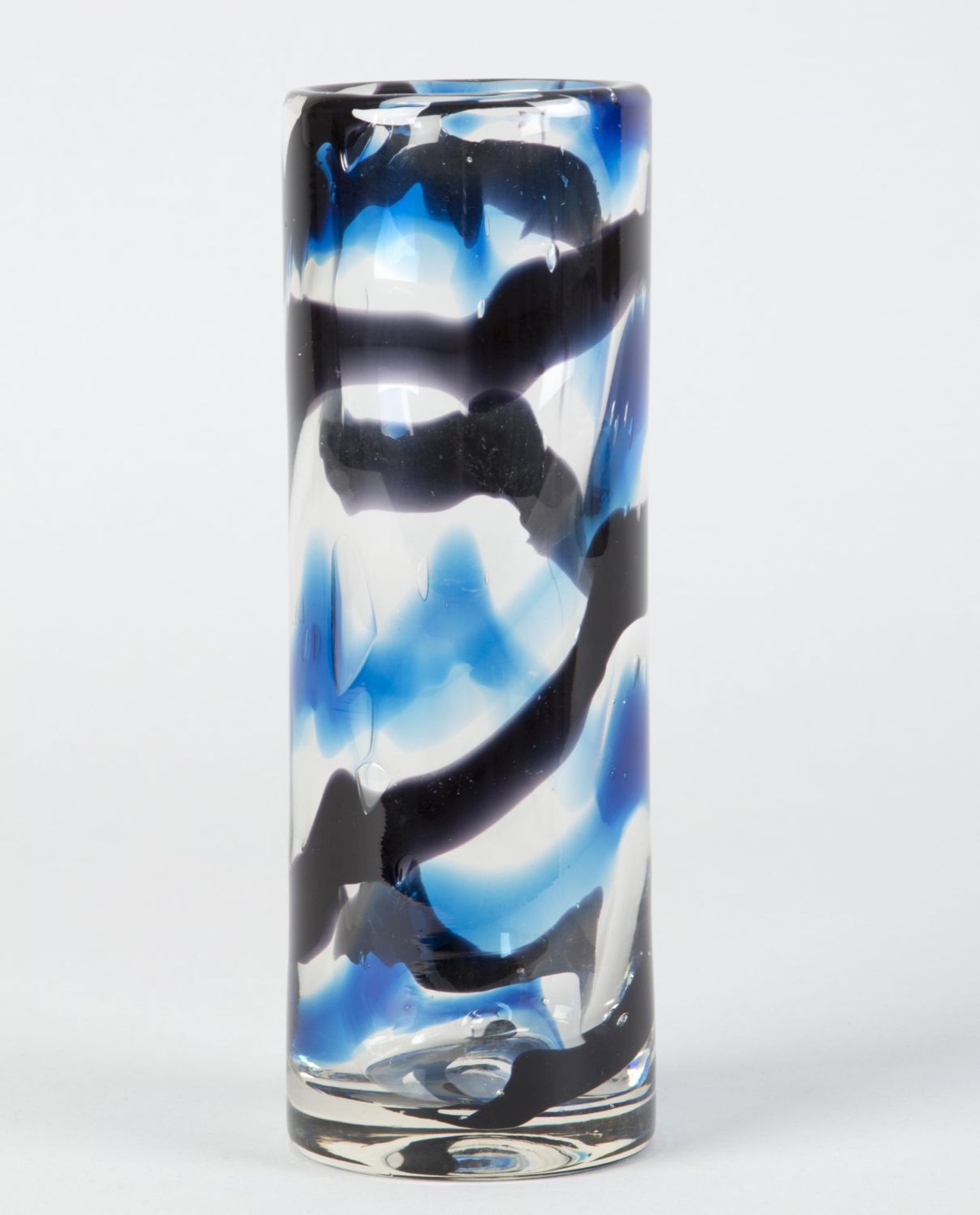 Vase Farbloses Glas. Einschmelzungen