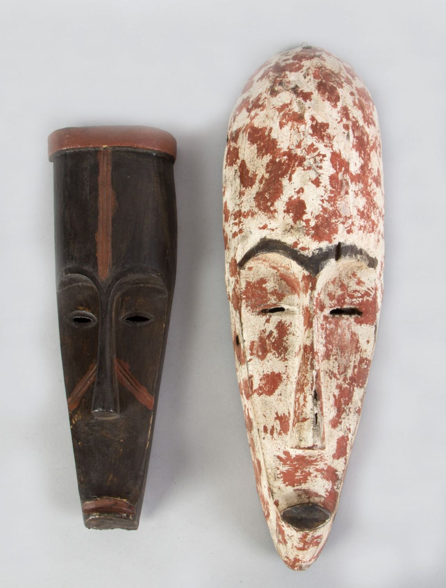 Zwei Ngil-Masken Holz, geschnitzt.