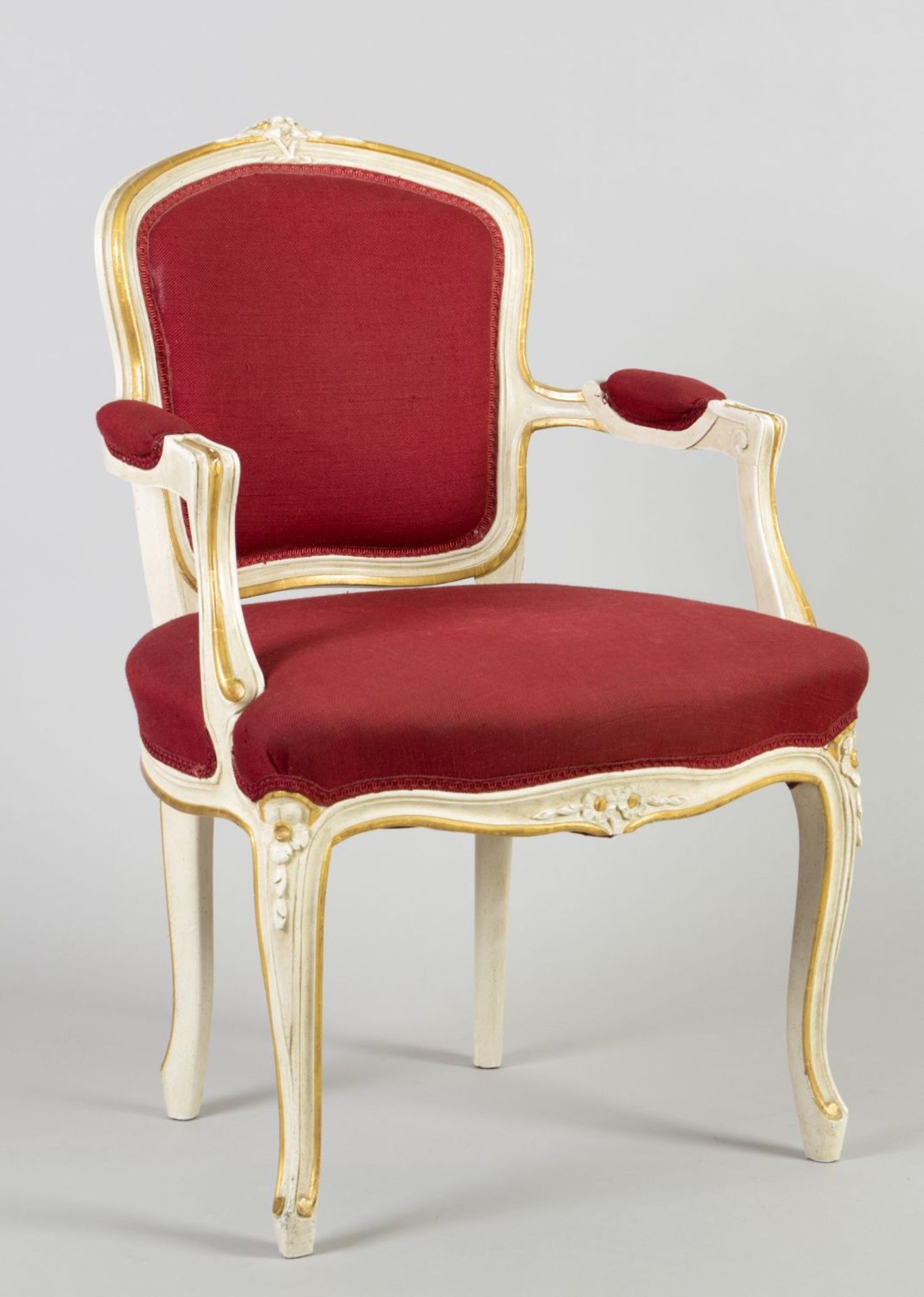 Barock-Stuhl und Armlehnstuhl im Barockstil Holz. Weiß- und Goldfassung. Geschweifte Gestelle. Relie - Image 2 of 3