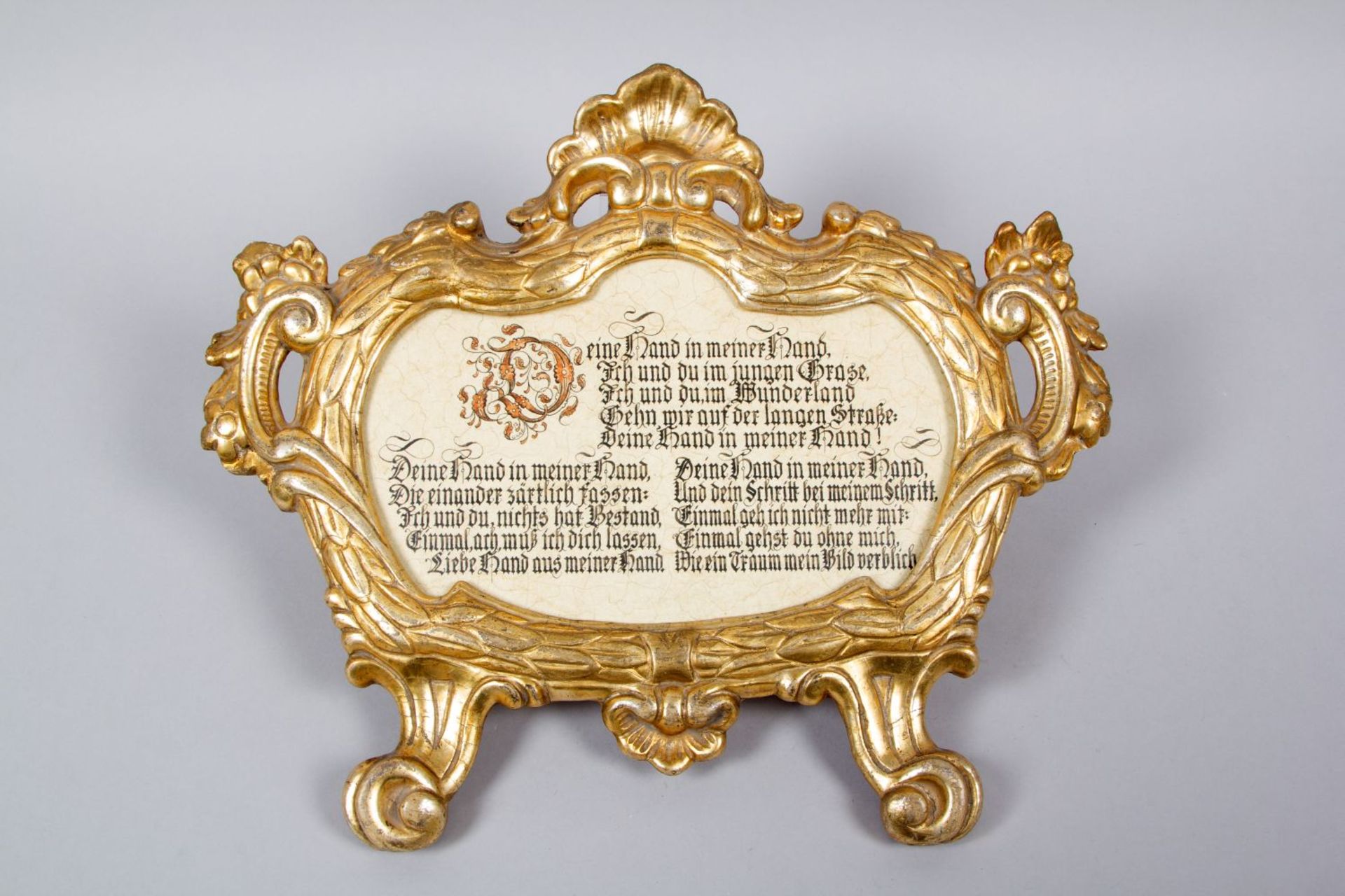 Kanontafel Holz, geschnitzt. Goldfassung. Voluten- und Rocaillendekor. H. 39 cm. Rep. Farbverluste.