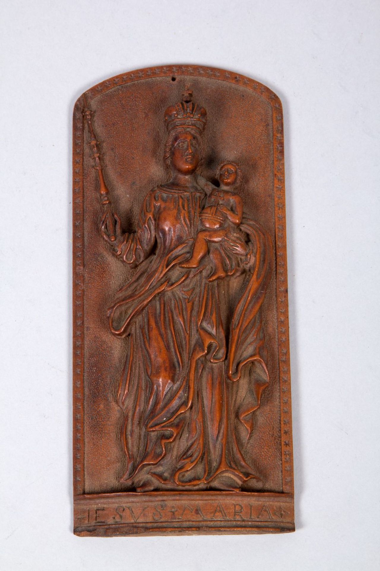 Relief von Maria mit Jesuskind Buchsbaum, geschnitzt. 19. Jh. H. 15 cm.