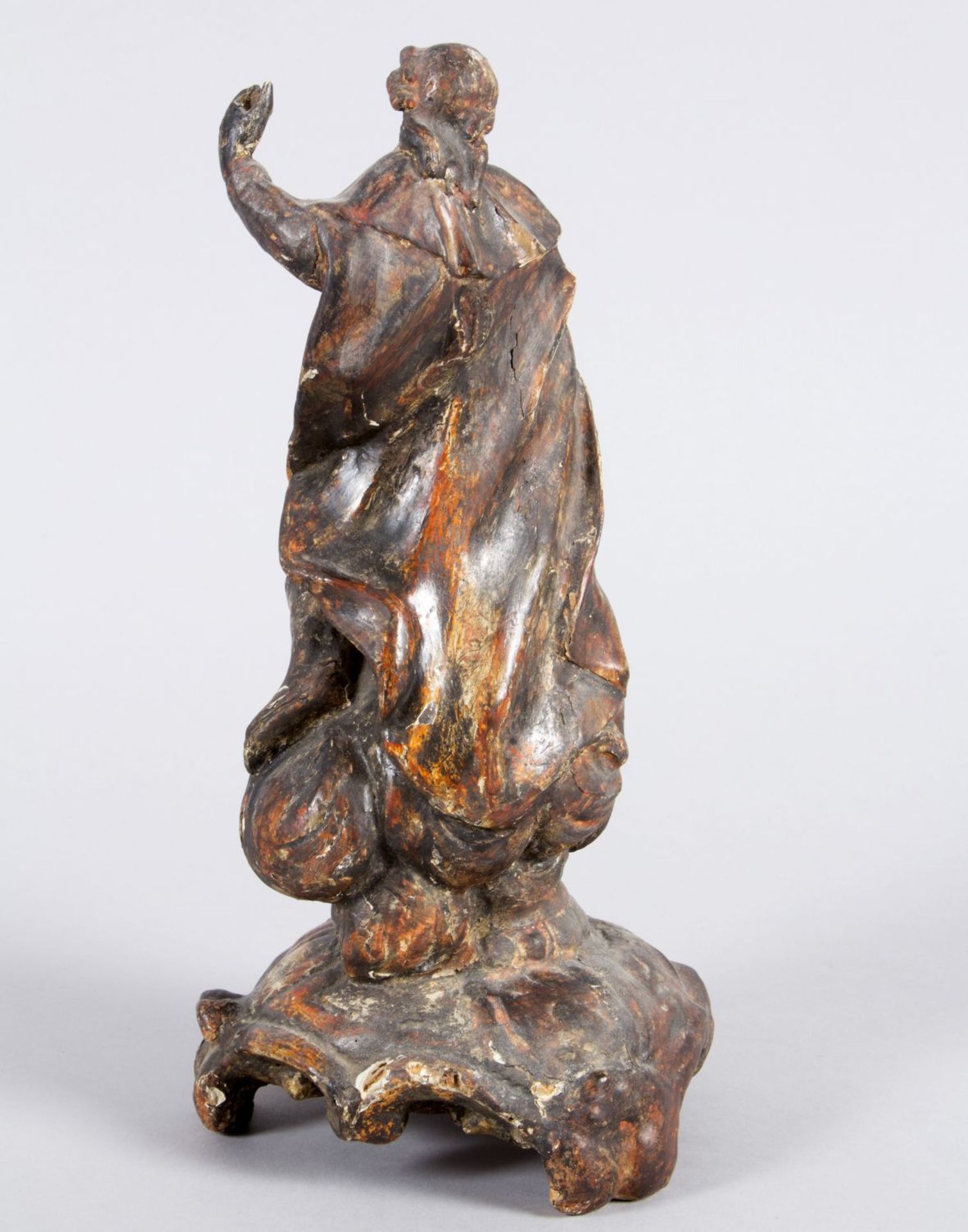 Heiligenfigur Holz, geschnitzt. Heiliger auf Wolkensaum mit Sockel. Südd., 18. Jh. H. 30 cm. Alterss - Bild 2 aus 2
