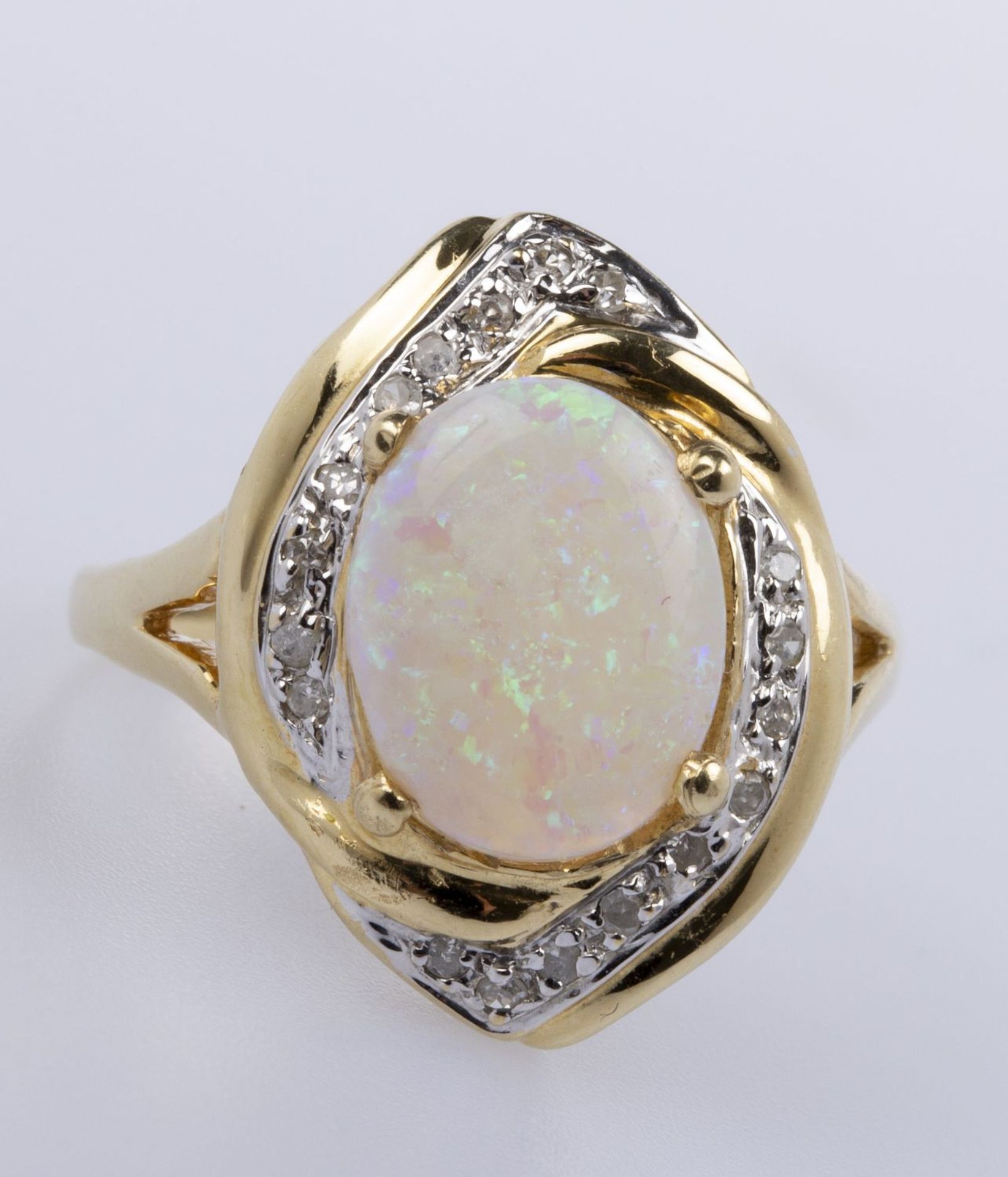 Opal-Diamant-Ring Gelbgold und Weißgold 585. Ringkopf ausgefasst mit Opalcabochon und kleinen Dia. R - Bild 2 aus 2