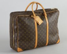 Louis Vuitton-Koffer Sirius 50 Canvas Monogram. Rindsleder. Kofferanhänger. Firmensignet Louis Vuitt