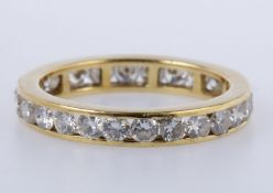 Memory-Ring Gelbgold 750. Ausgefasst mit 26 kleinen Brill. zus. ca. 1,10-1,20 ct, guter Farb- und Re