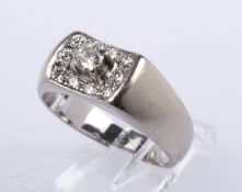 Diamant-Ring Weißgold 750. Ausgefasst mit Brill. ca. 0,10 ct und 10 kleinen Brill. RG 48. Ca. 6,5 g.