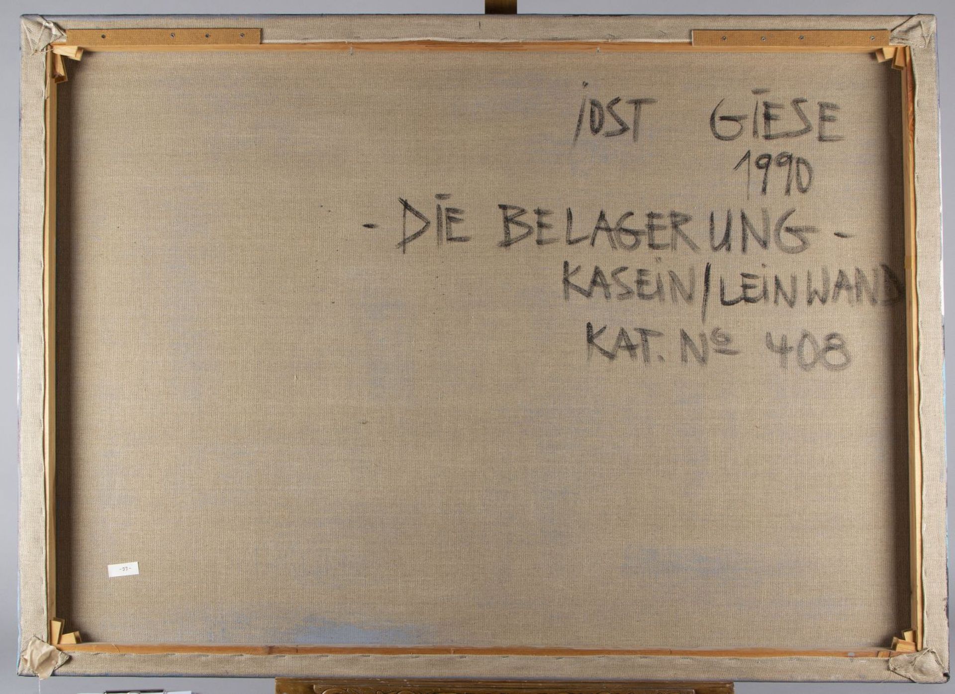 Giese, Jost. 1953 Meißen Die Belagerung. Kasein/Lwd. Sign. und dat. (19)90. 100,5 x 140,5 cm. Verso  - Bild 3 aus 3