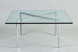 Beistelltisch Barcelona Table Verchromtes gekreuztes Flachstahlgestell. Kristallglasplatte. Entwurf 