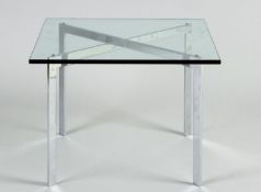 Beistelltisch Barcelona Table Verchromtes gekreuztes Flachstahlgestell. Kristallglasplatte. Entwurf 