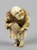 Netsuke Elfenbein, geschnitzt. In Form eines stehenden Mannes. Japan, Anf. 20. Jh. H. 3,5 cm. Besch.