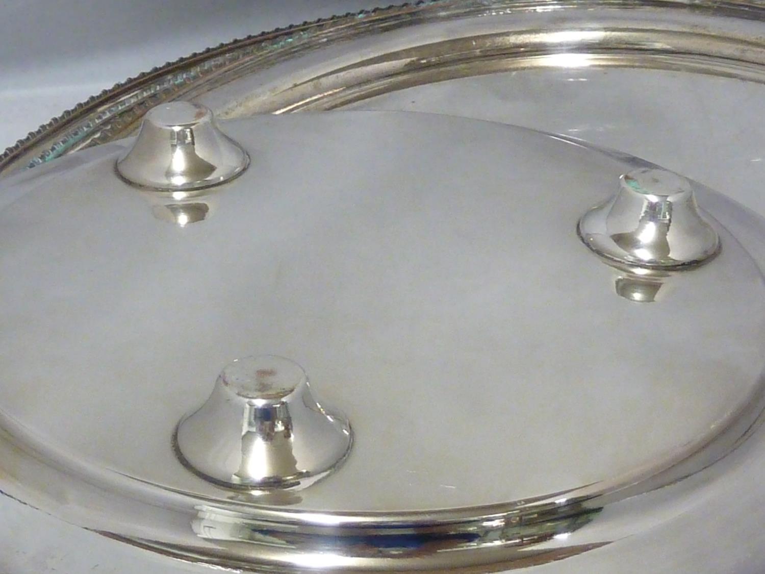 A graduated set of four silver plated salvers, circular with gadrooned edge, the centre engraved - Image 4 of 4