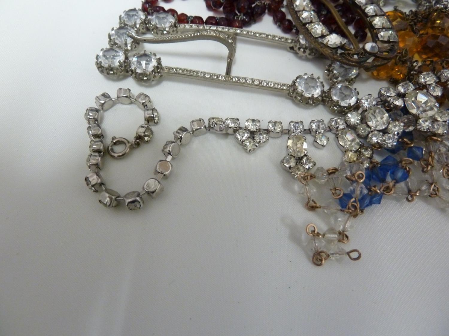 Vintage costume jewellery - varius items of diamante and old paste set items, including a - Image 7 of 9