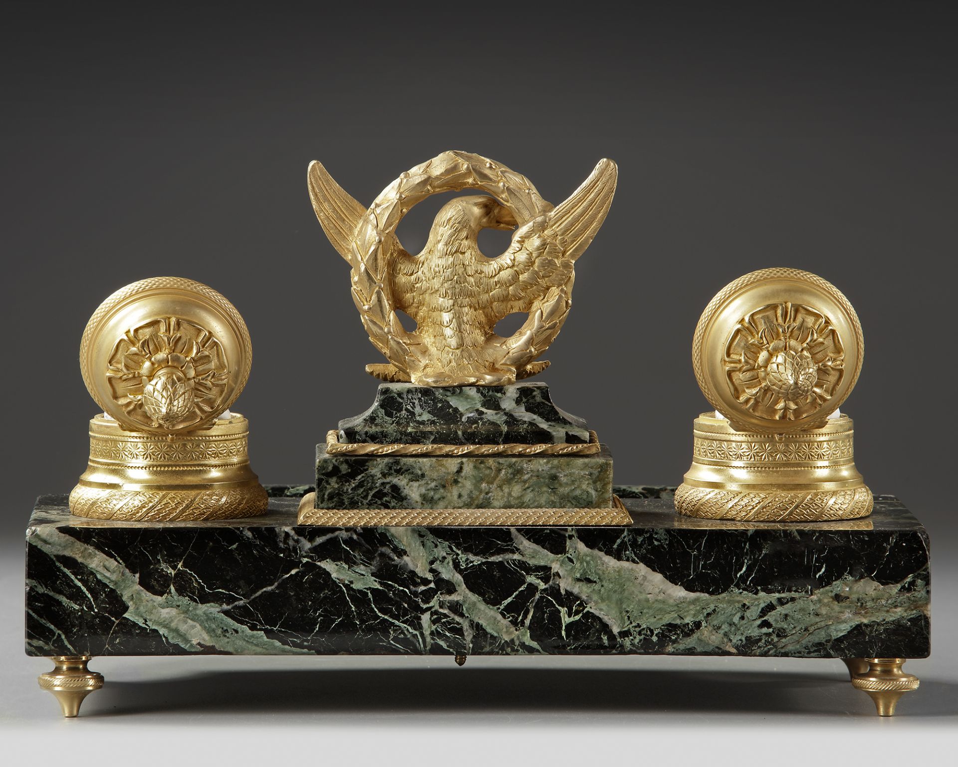 A FRENCH 'EMPIRE STYLE' INKWELL SET, LATE 19TH CENTURY - Bild 2 aus 3