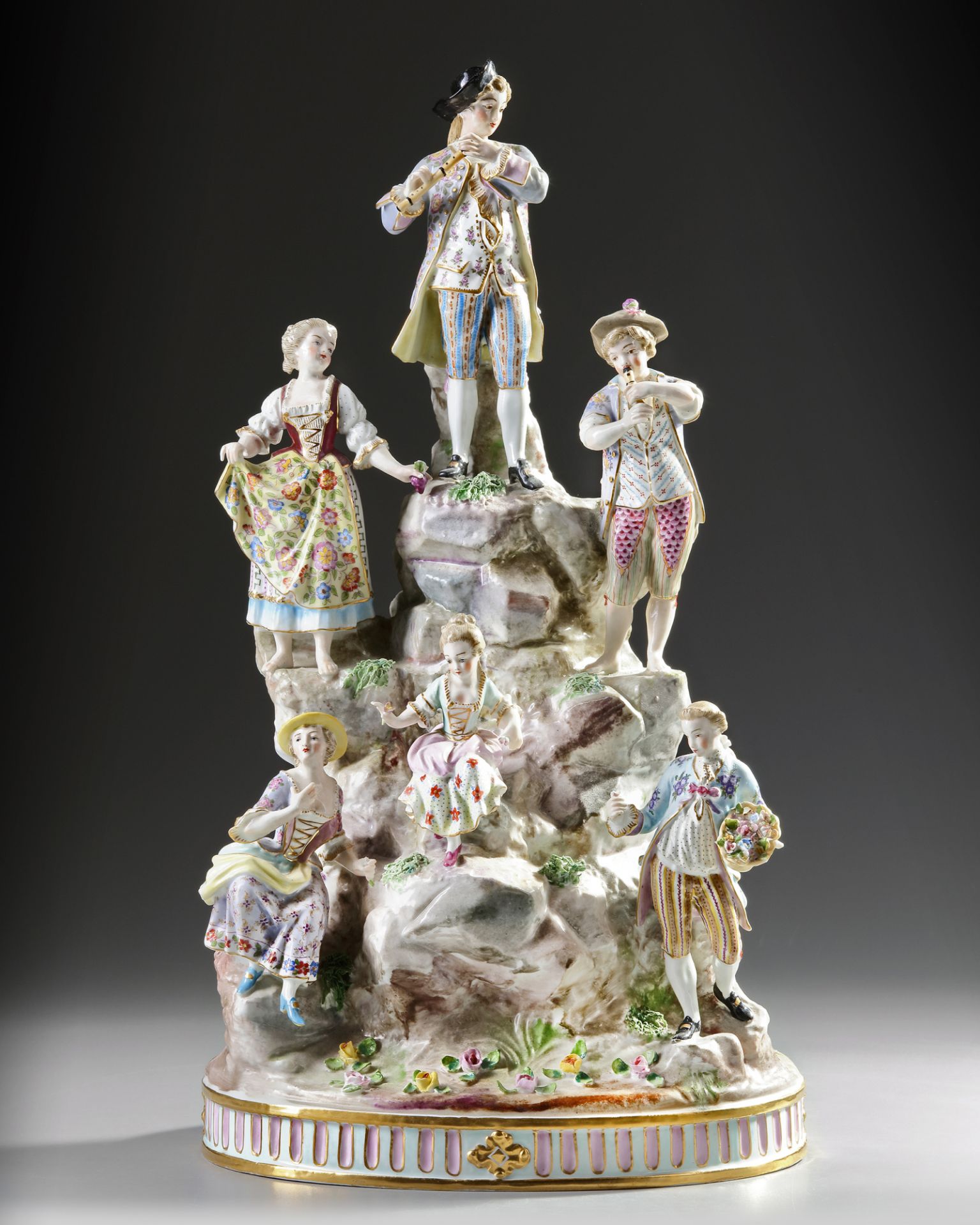 A PORCELAIN GROUP OF FIGURES, 19TH CENTURY