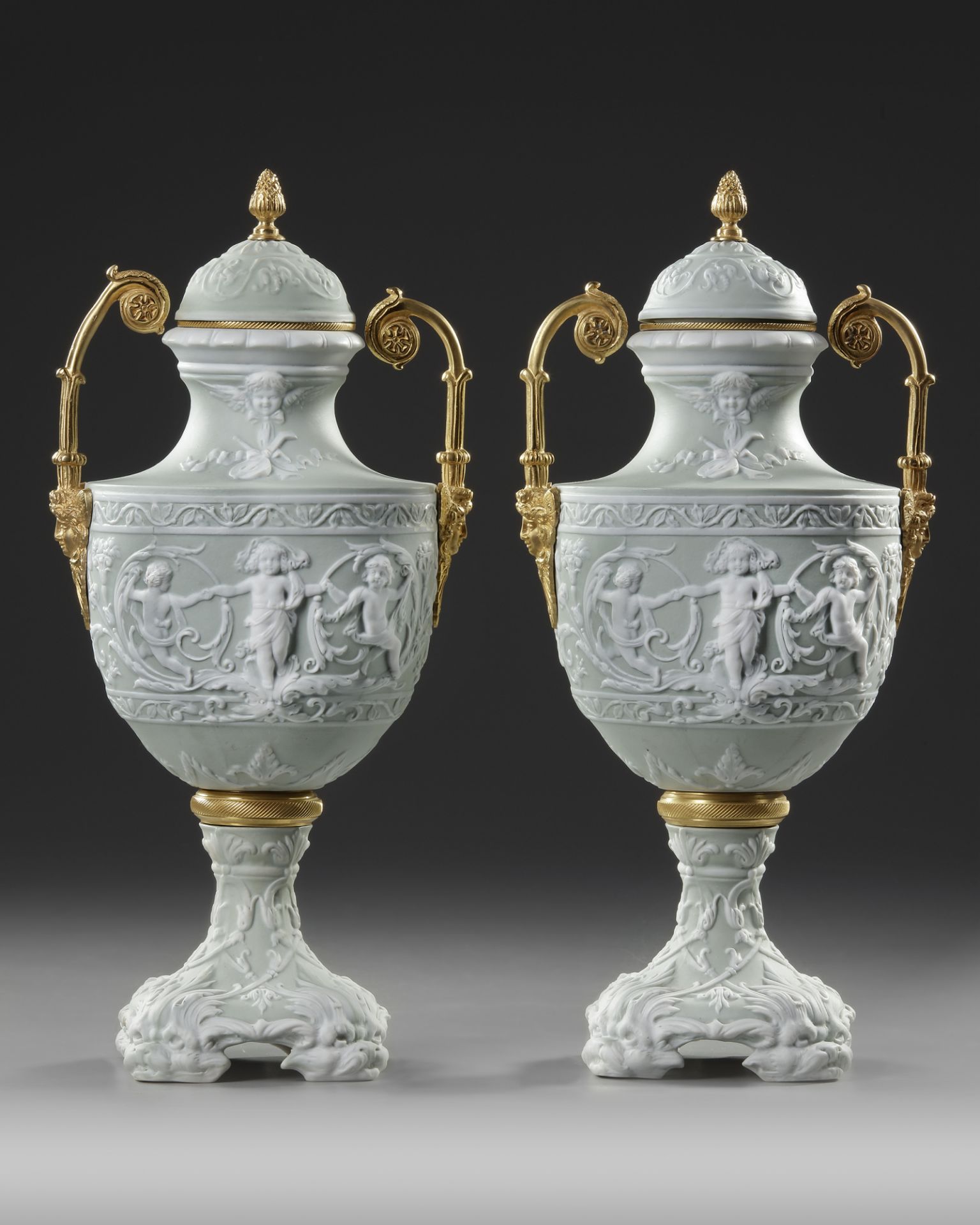 A PAIR OF WEDGWOOD VASES, ENGLAND, 19TH CENTURY - Image 2 of 3