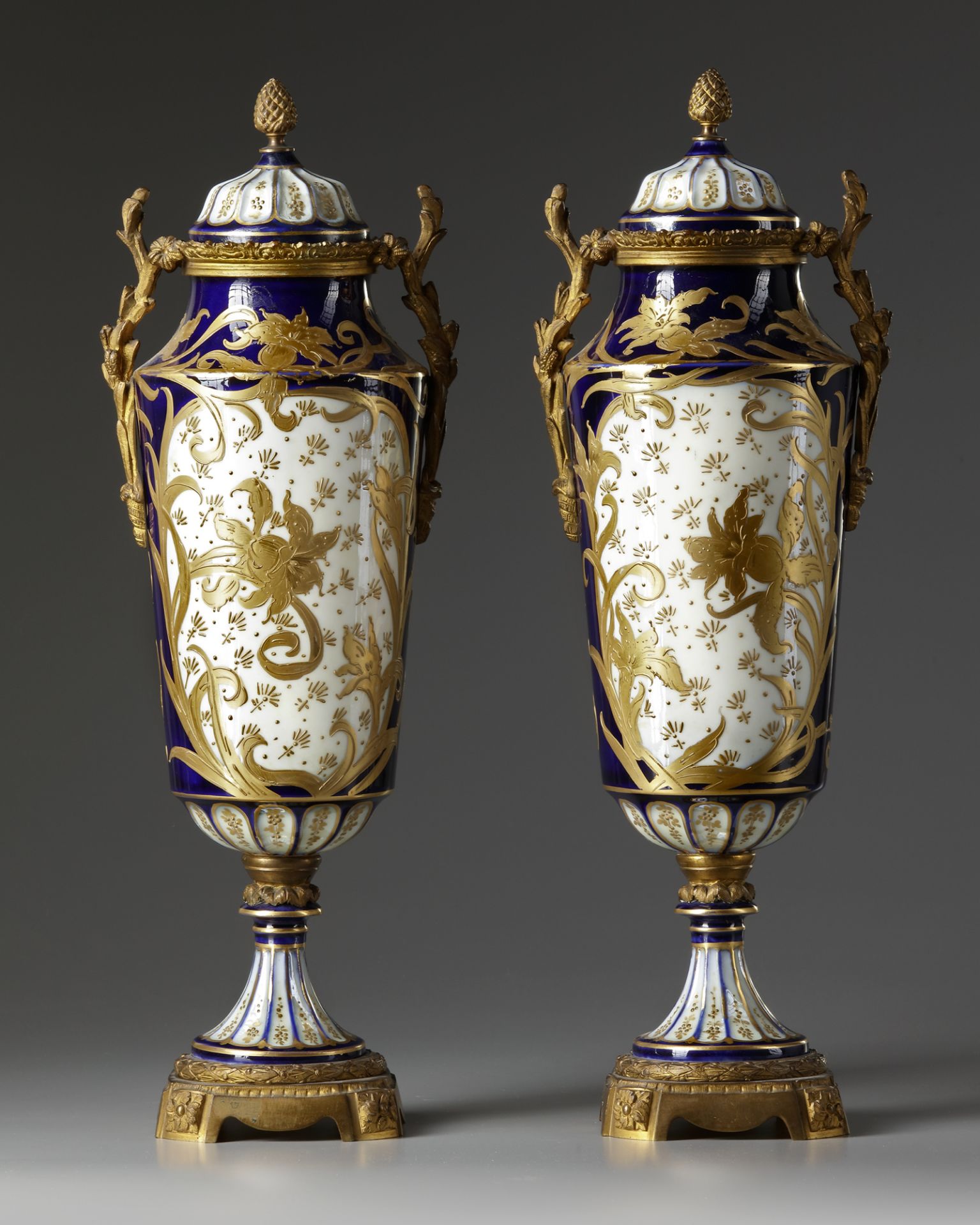 A PAIR OF ART NOUVEAU STYLE VASES, LATE 19TH CENTURY - Image 2 of 4