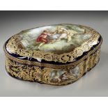 A PORCELAIN JEWELRY BOX, 19TH CENTURY