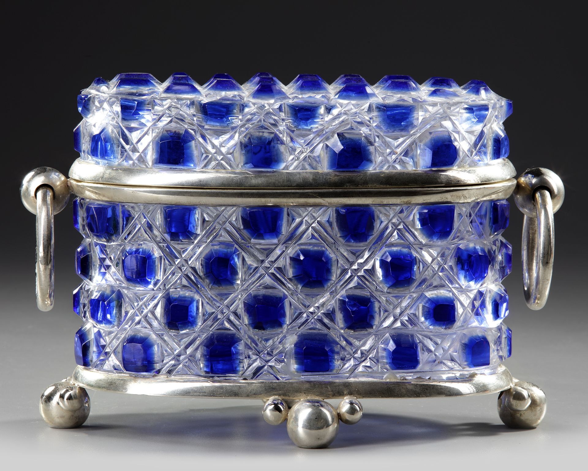 A BLUE CRYSTAL BOX, 20TH CENTURY - Image 2 of 4