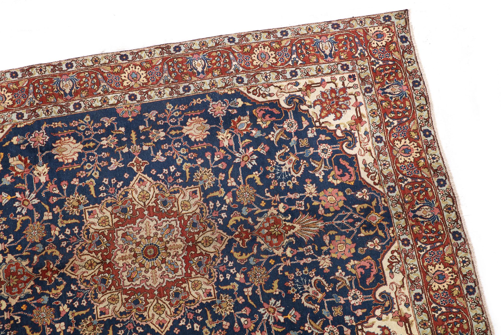 A TABRIZ CARPET, 1920-1930 - Image 2 of 7