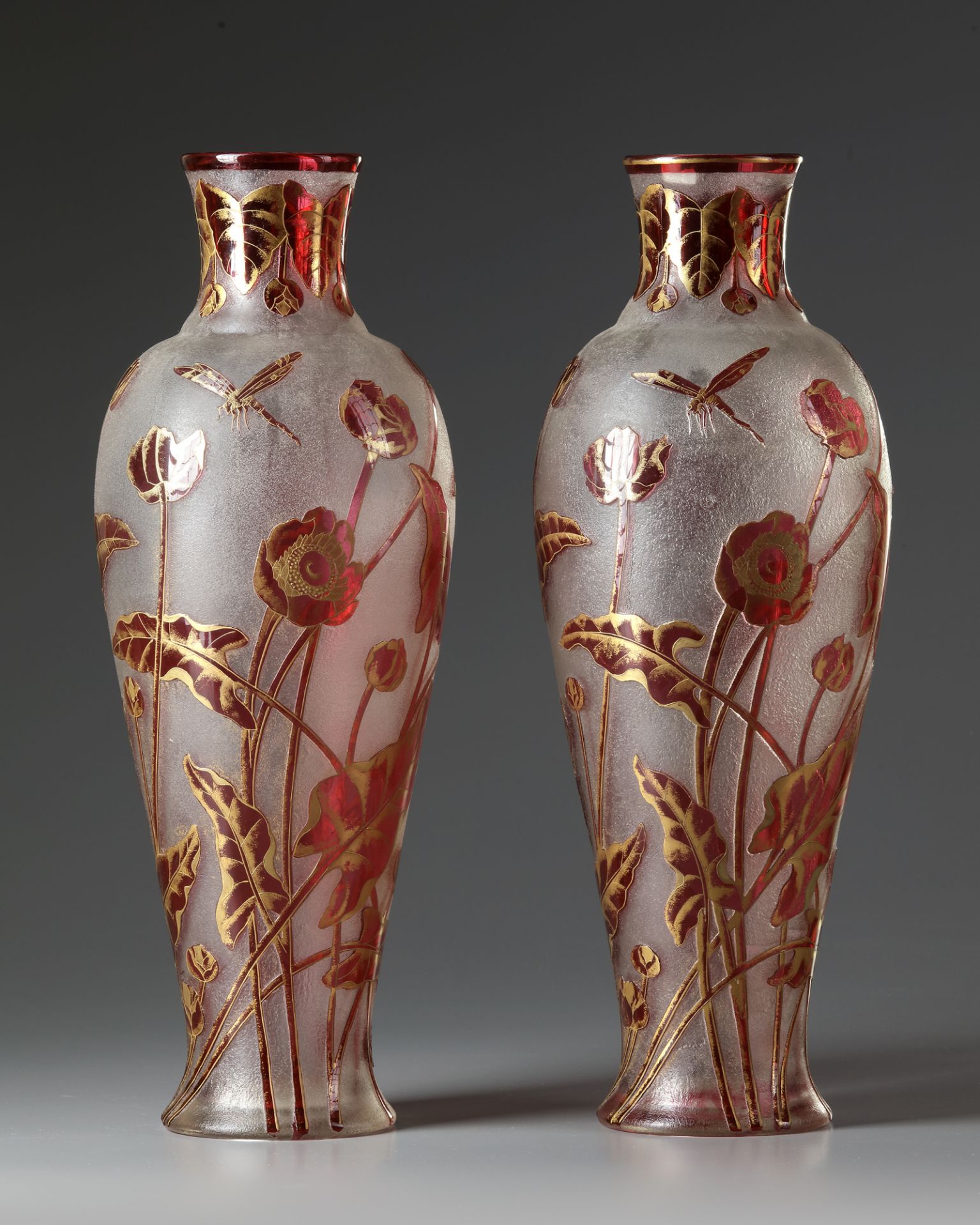 A PAIR OF CRYSTAL VASES, LATE 19TH CENTURY