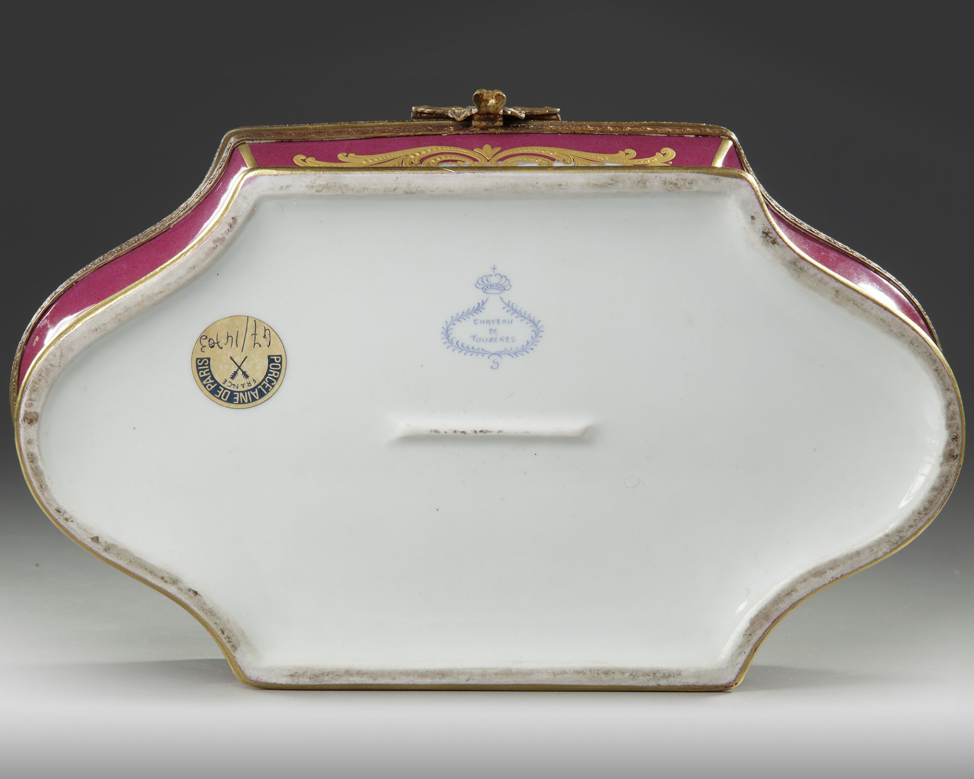 A PINK SEVRES JEWELRY BOX, LATE 19TH CENTURY - Image 4 of 5