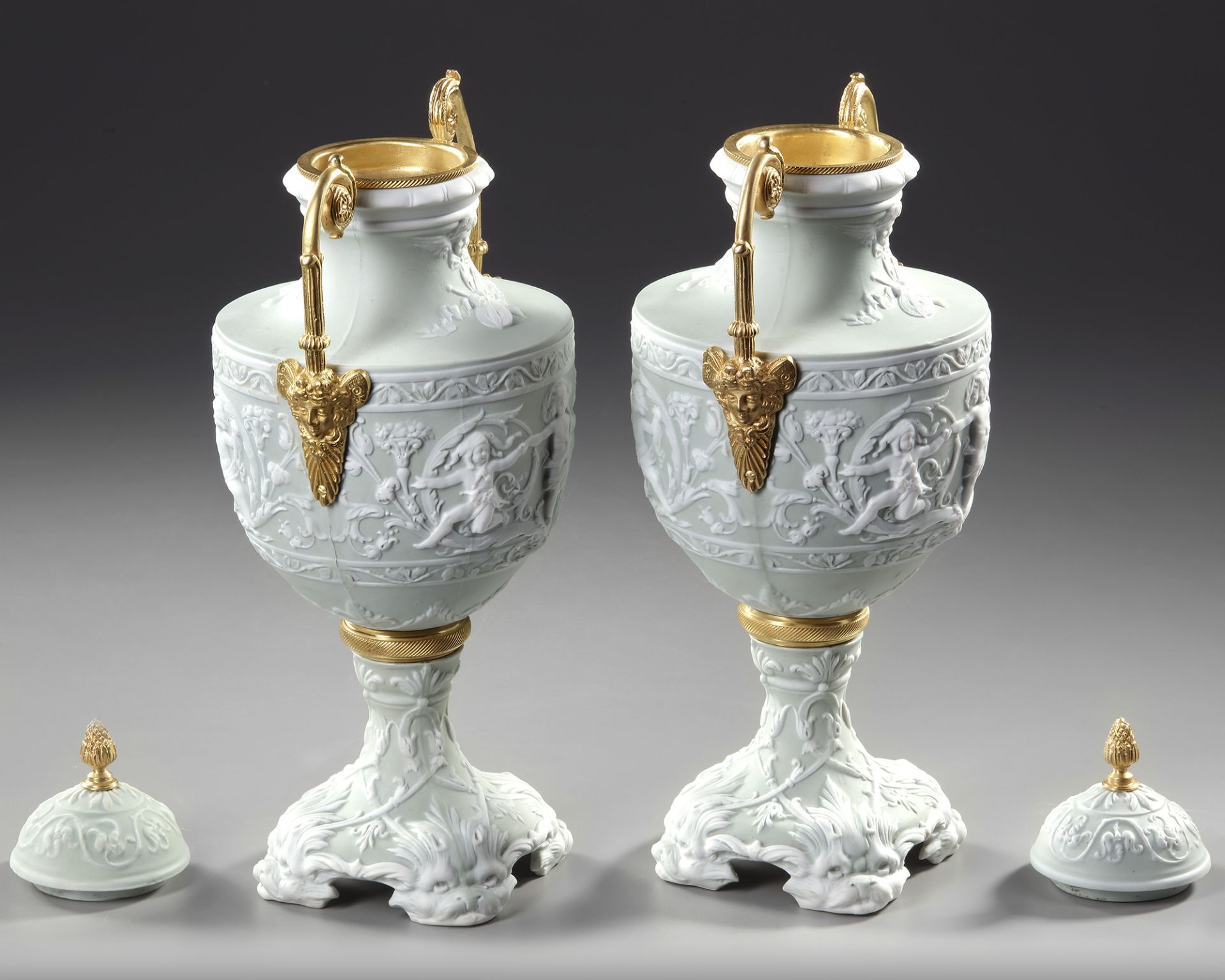A PAIR OF WEDGWOOD VASES, ENGLAND, 19TH CENTURY - Image 3 of 3