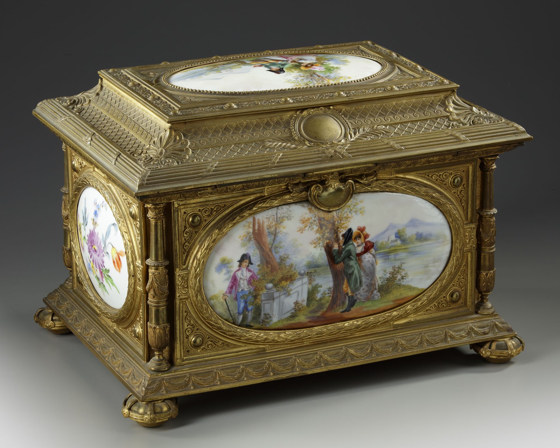 A LARGE JEWELRY BOX, SEVRES PORCELAIN, 19TH CENTURY - Image 2 of 5