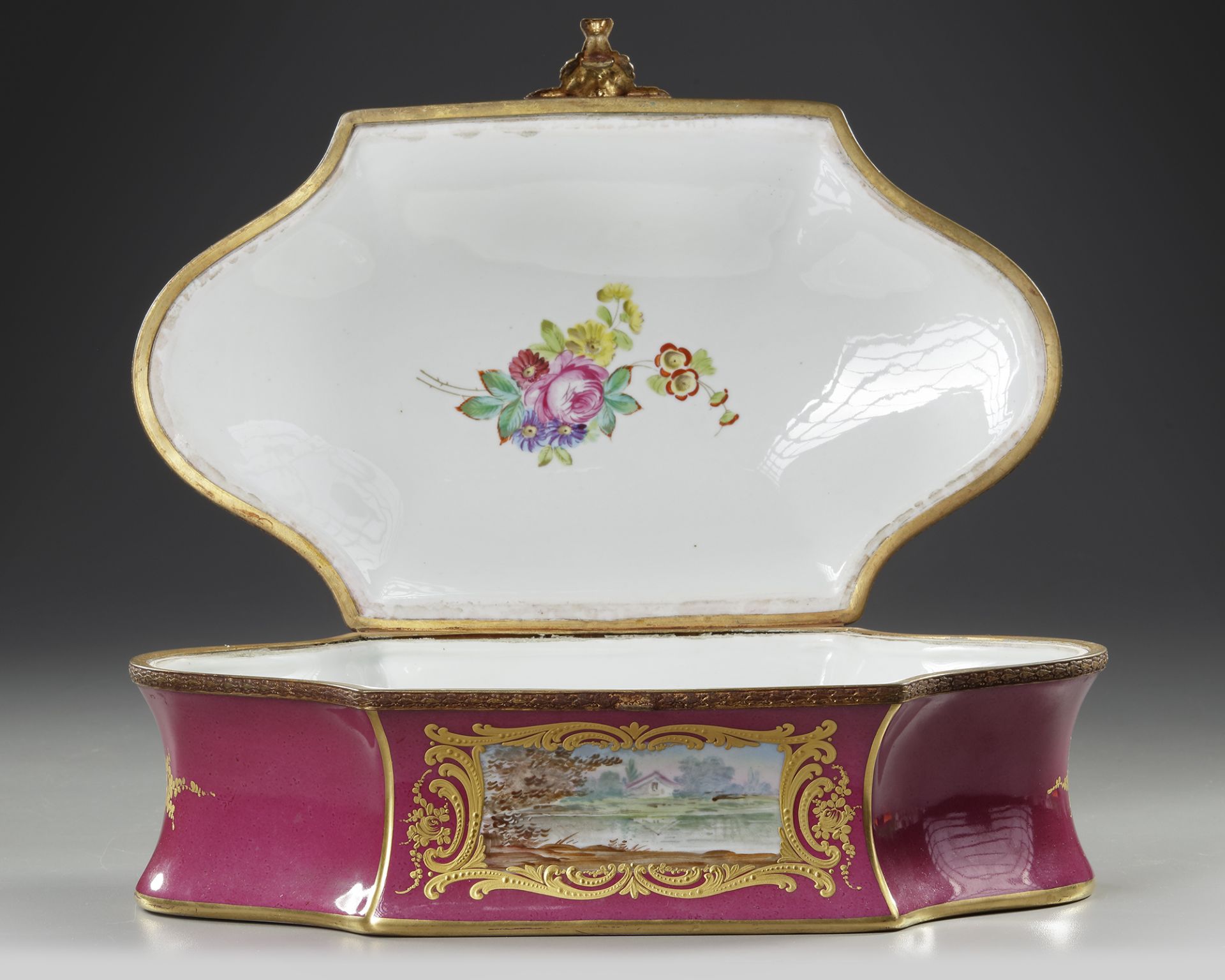 A PINK SEVRES JEWELRY BOX, LATE 19TH CENTURY - Image 5 of 5